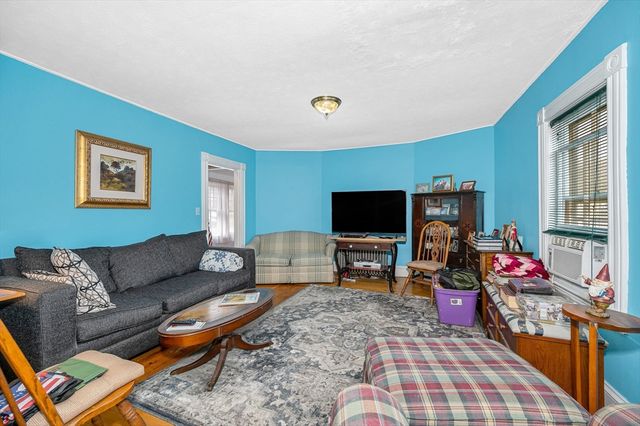2 Light Ave, Lowell, MA 01851