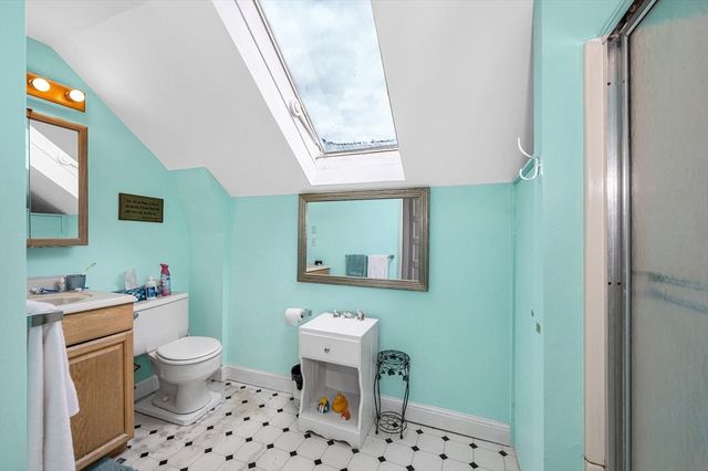 2 Light Ave, Lowell, MA 01851