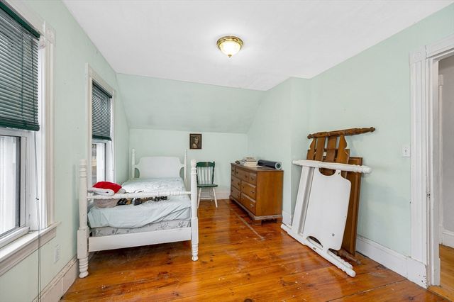 2 Light Ave, Lowell, MA 01851