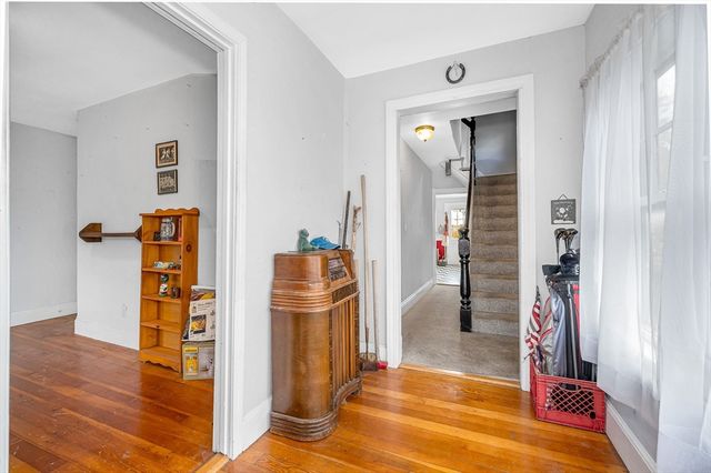 2 Light Ave, Lowell, MA 01851