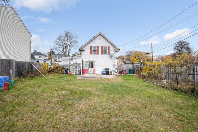 2 Light Ave, Lowell, MA 01851