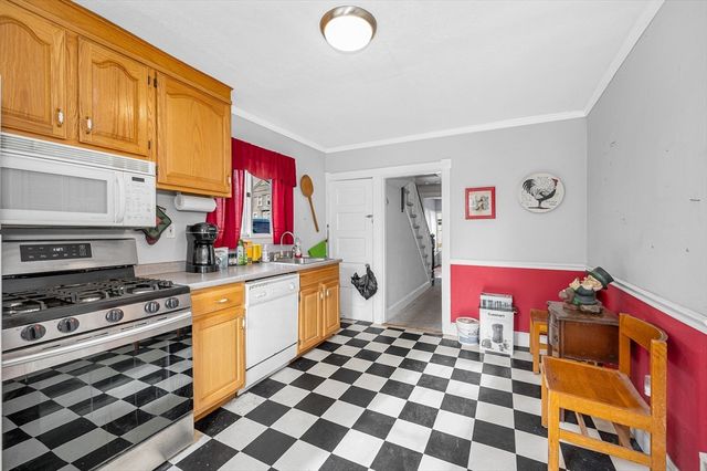 2 Light Ave, Lowell, MA 01851