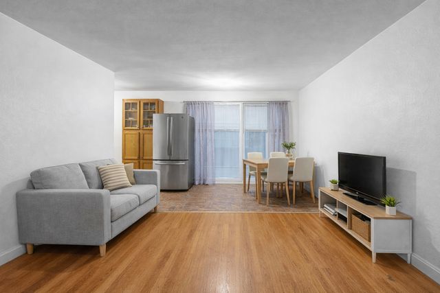 2424 W Estes Avenue 4I, Chicago, IL 60645