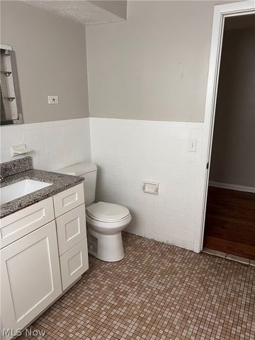 16350 Rockside Road, Maple Heights, OH 44137