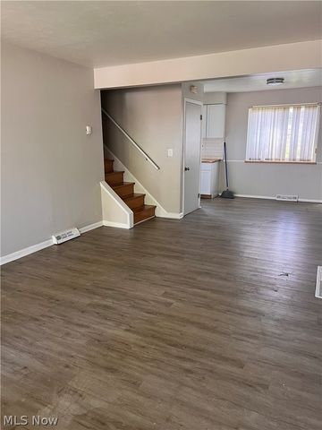 16350 Rockside Road, Maple Heights, OH 44137
