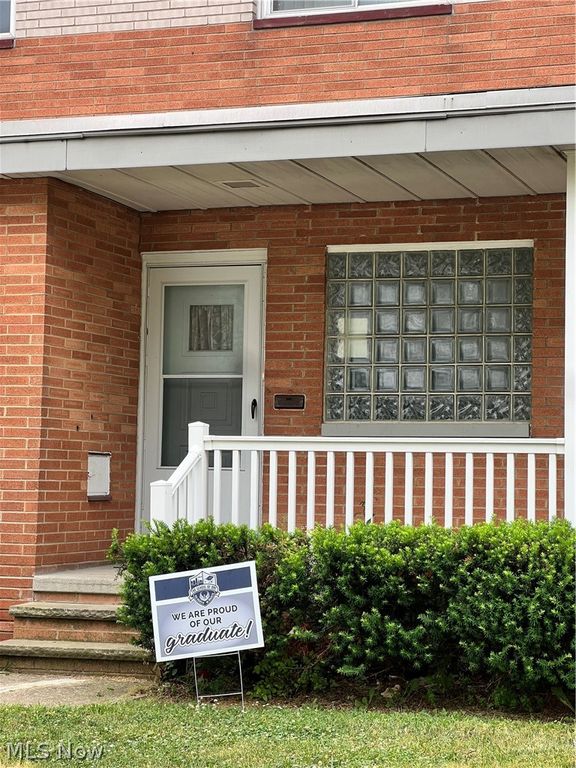 16350 Rockside Road, Maple Heights, OH 44137