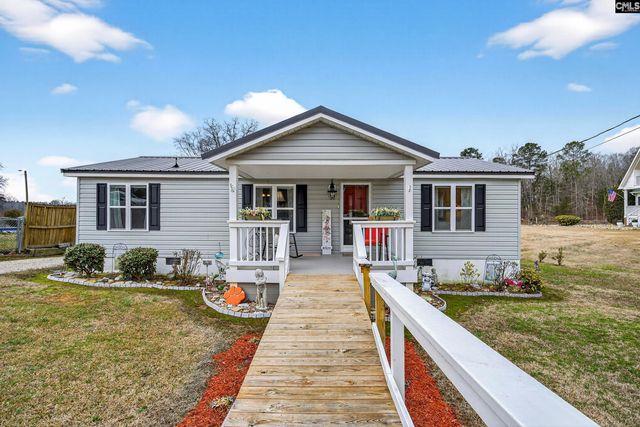 1037 Natures Cove Road, Saluda, SC 29138