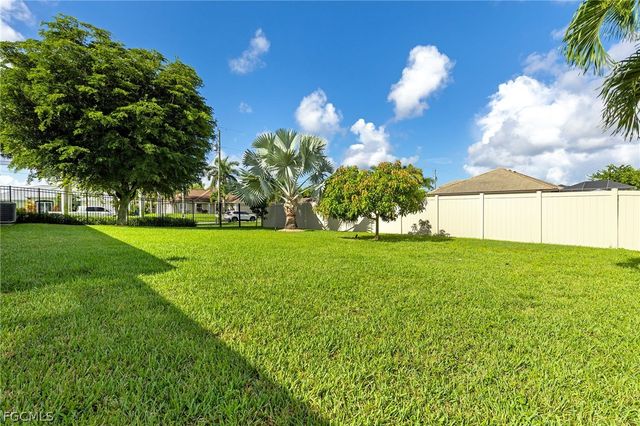 2013 SW 31st TER, Cape Coral, FL 33914