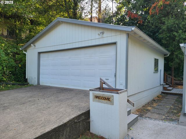 11011 Sw 43RD Ave, Portland, OR 97219