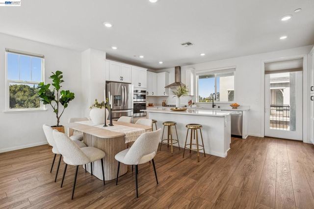 24170 24170 Amaranth Loop, Hayward, CA 94541