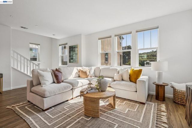 24170 24170 Amaranth Loop, Hayward, CA 94541