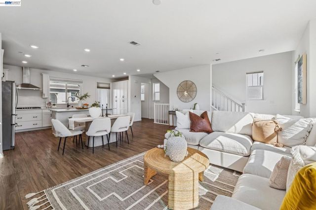 24170 24170 Amaranth Loop, Hayward, CA 94541