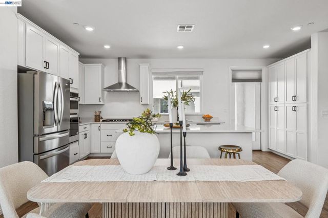 24170 24170 Amaranth Loop, Hayward, CA 94541