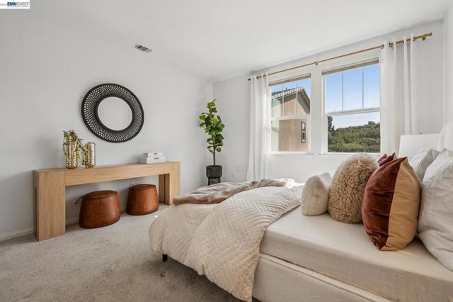 24170 24170 Amaranth Loop, Hayward, CA 94541