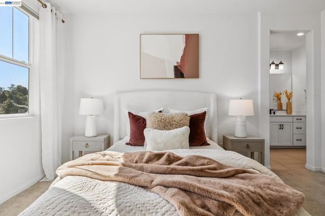 24170 24170 Amaranth Loop, Hayward, CA 94541