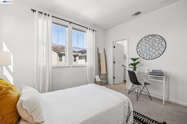 24170 24170 Amaranth Loop, Hayward, CA 94541