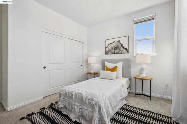 24170 24170 Amaranth Loop, Hayward, CA 94541