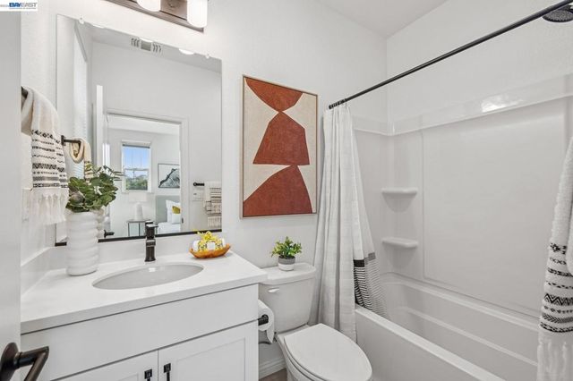 24170 24170 Amaranth Loop, Hayward, CA 94541