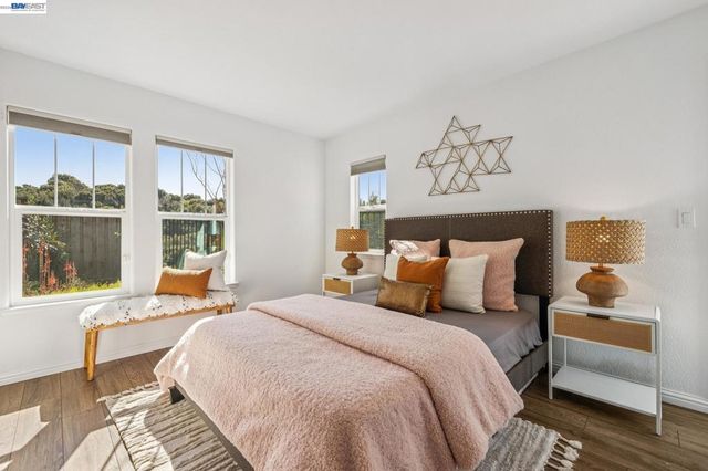 24170 24170 Amaranth Loop, Hayward, CA 94541