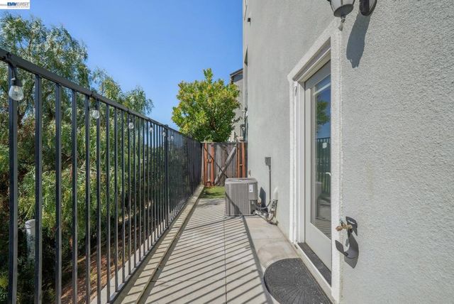 24170 24170 Amaranth Loop, Hayward, CA 94541