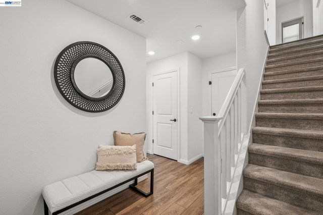 24170 24170 Amaranth Loop, Hayward, CA 94541