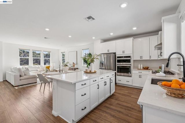 24170 24170 Amaranth Loop, Hayward, CA 94541