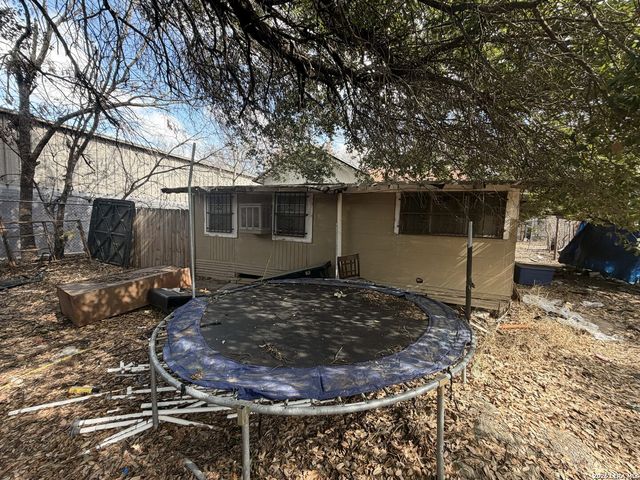 115 Yoakum, San Antonio, TX 78202