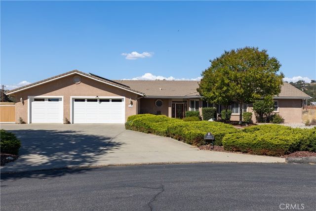 1615 Buggywhip Lane, Paso Robles, CA 93446