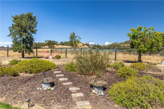 1615 Buggywhip Lane, Paso Robles, CA 93446