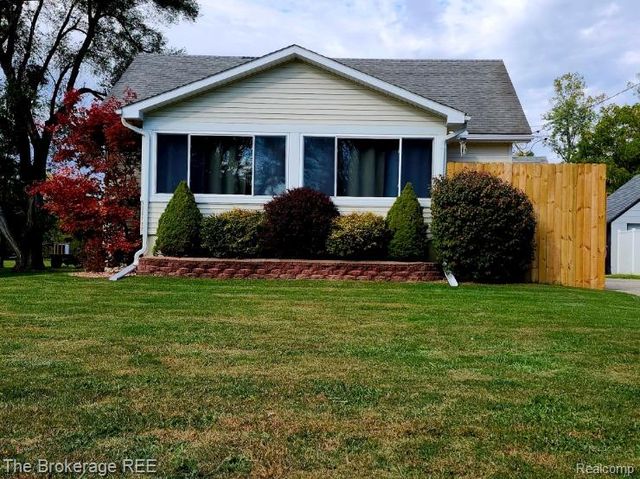 6367 E Pierson Road, Flint, MI 48506