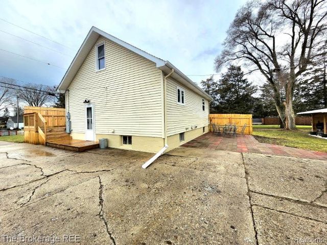 6367 E Pierson Road, Flint, MI 48506