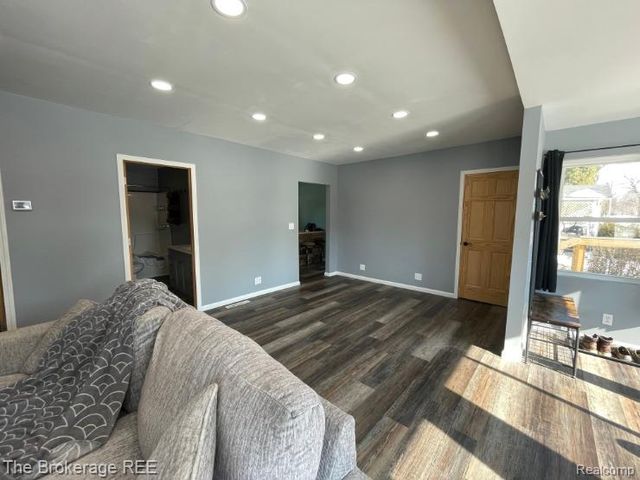 6367 E Pierson Road, Flint, MI 48506