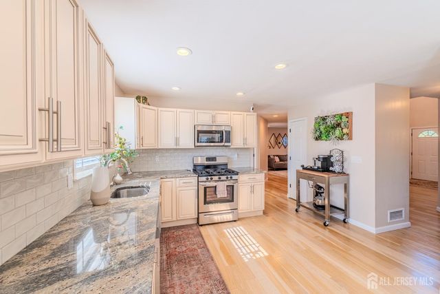 74 Carriage Drive, Piscataway, NJ 08854