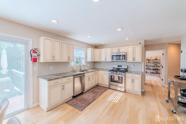74 Carriage Drive, Piscataway, NJ 08854