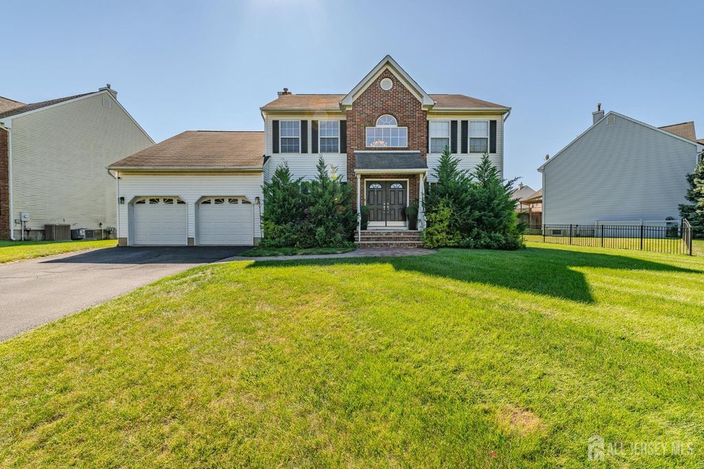 74 Carriage Drive, Piscataway, NJ 08854
