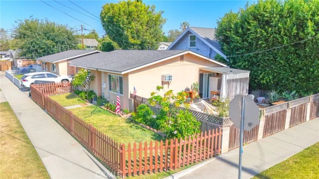 333-335,337 E La Veta, Orange, CA 92866