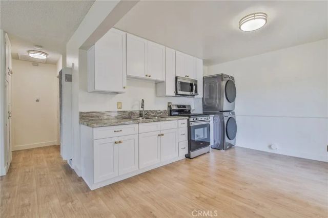 333-335,337 E La Veta, Orange, CA 92866