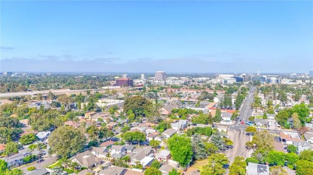 333-335,337 E La Veta, Orange, CA 92866
