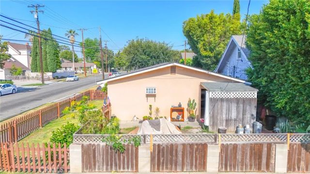333-335,337 E La Veta, Orange, CA 92866