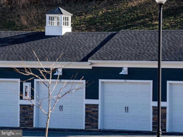 2301 HUDSON CT, York, PA 17403