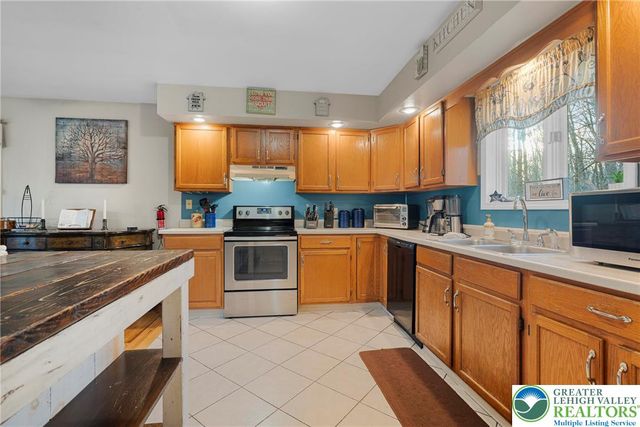 213 Eliot Lane, Penn Forest Twp, PA 18210