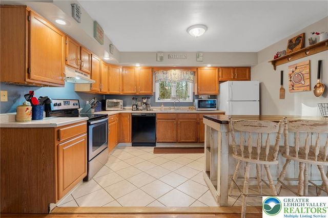 213 Eliot Lane, Penn Forest Twp, PA 18210