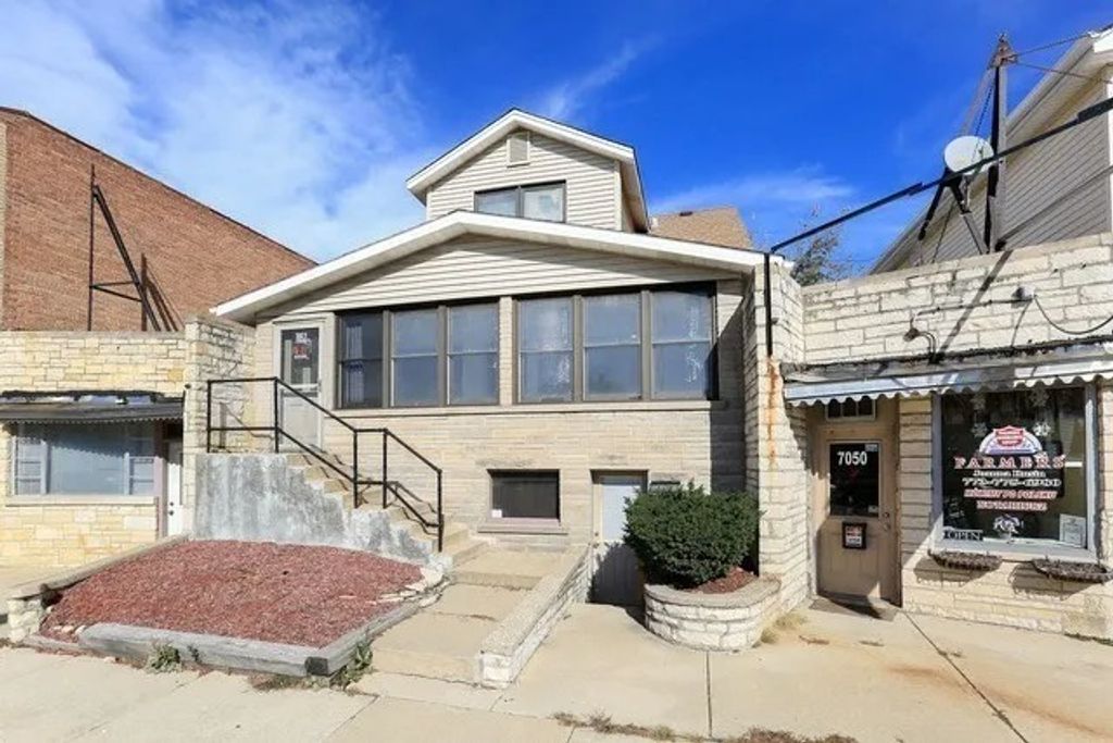 7050 W Higgins Avenue 1E, Chicago, IL 60656