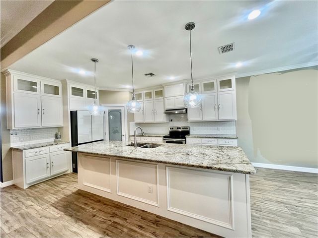 6037 Adrian Dr, Corpus Christi, TX 78414