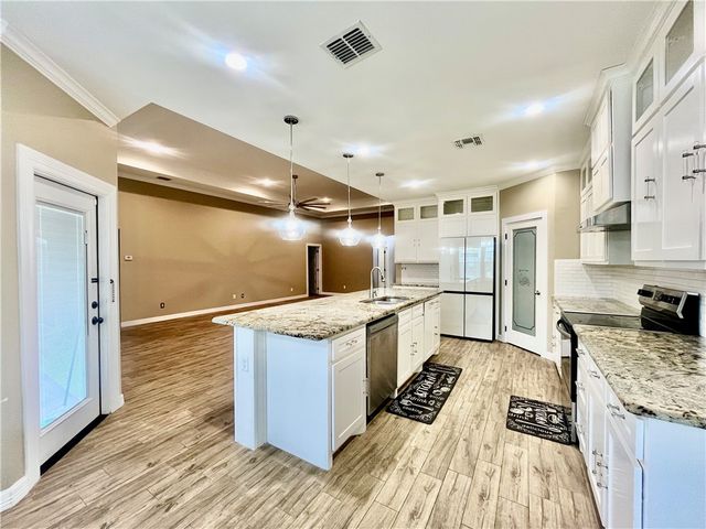 6037 Adrian Dr, Corpus Christi, TX 78414