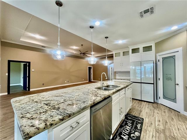 6037 Adrian Dr, Corpus Christi, TX 78414