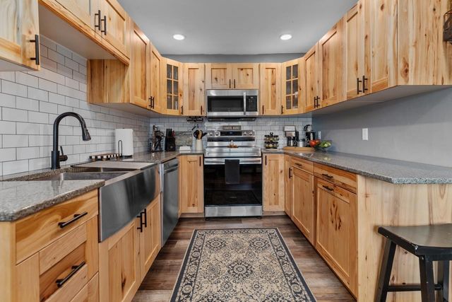 W7759 COUNTY RD N, Van Dyne, WI 54979