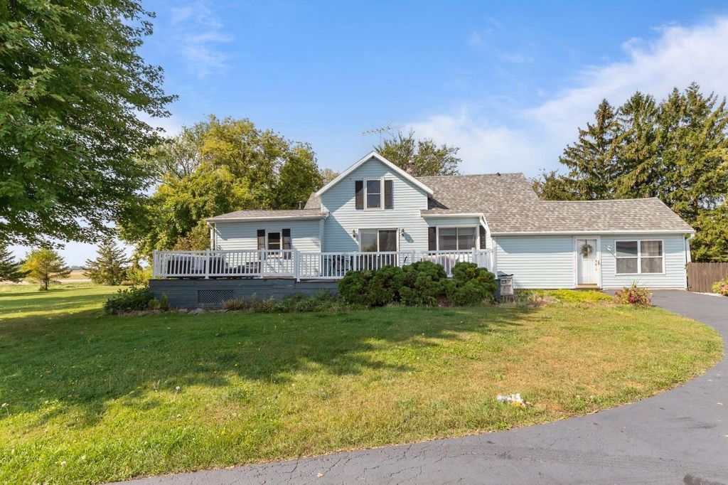 W7759 COUNTY RD N, Van Dyne, WI 54979