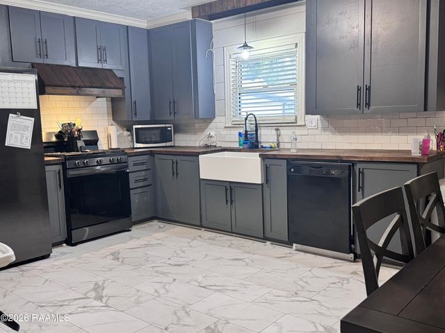 715 E Plaquemine Street, Jennings, LA 70546