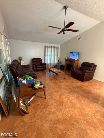 126 Oakside ST, Lehigh Acres, FL 33936